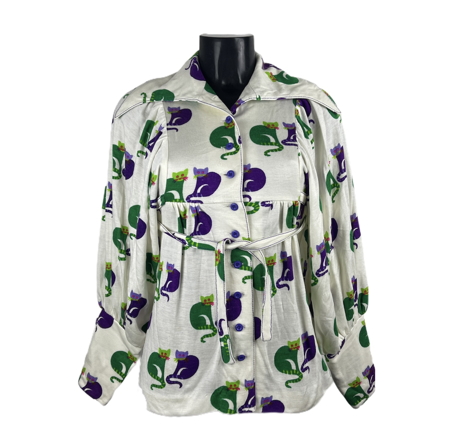 Giacca vintage estiva da donna bianca con stampa gattini verdi e viola con stringa e bottoni
